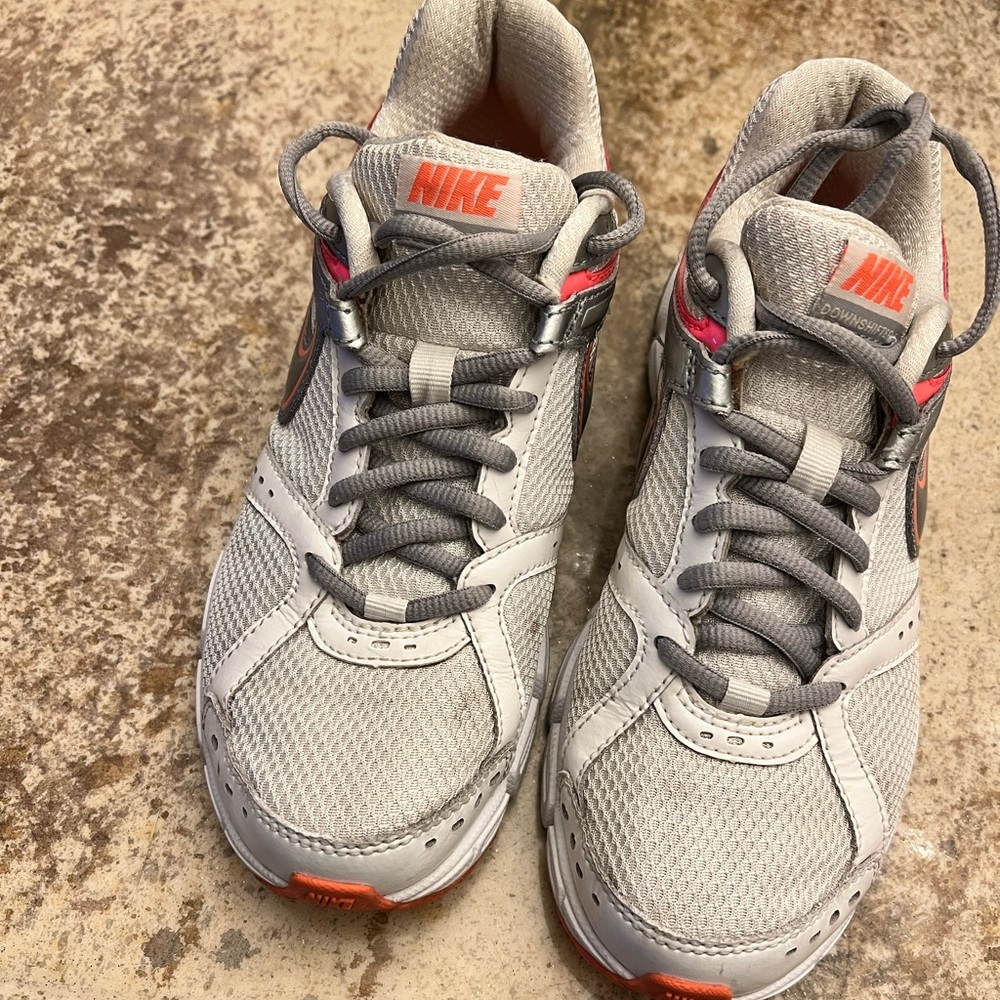 Womens Nike Size 6